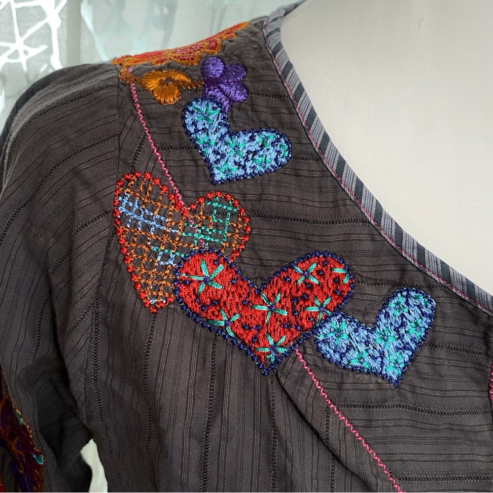3J JOHNNY WAS flower butterfly heart embroidered gray long sleeve neck tie top - Picture 7 of 11